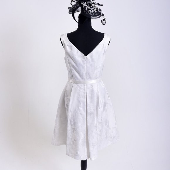 WHBM White Sheath dress with brocade design size 6 - Picture 4 of 4